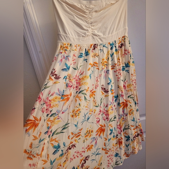 Torrid Strapless White and Multicolor Floral Dress - Picture 4 of 10